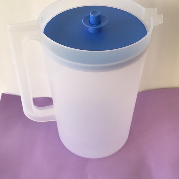 New Tupperware Classic Sheer Pitcher 4 Liter Clear & Blue Lid - Picture 5 of 8
